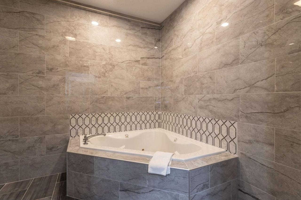 Quality Inn & Suites Pearl-Jackson Luaran gambar