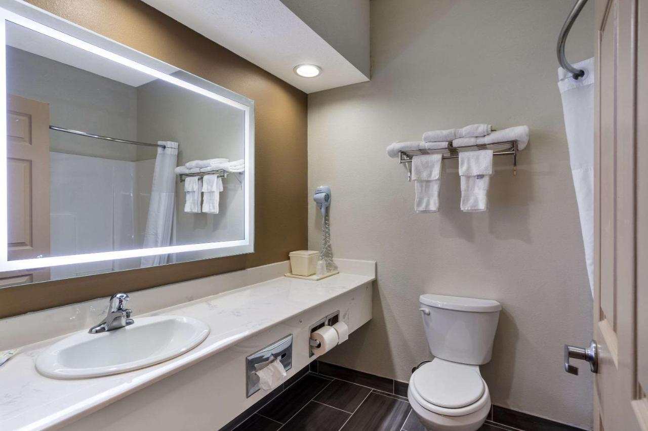 Quality Inn & Suites Pearl-Jackson Luaran gambar