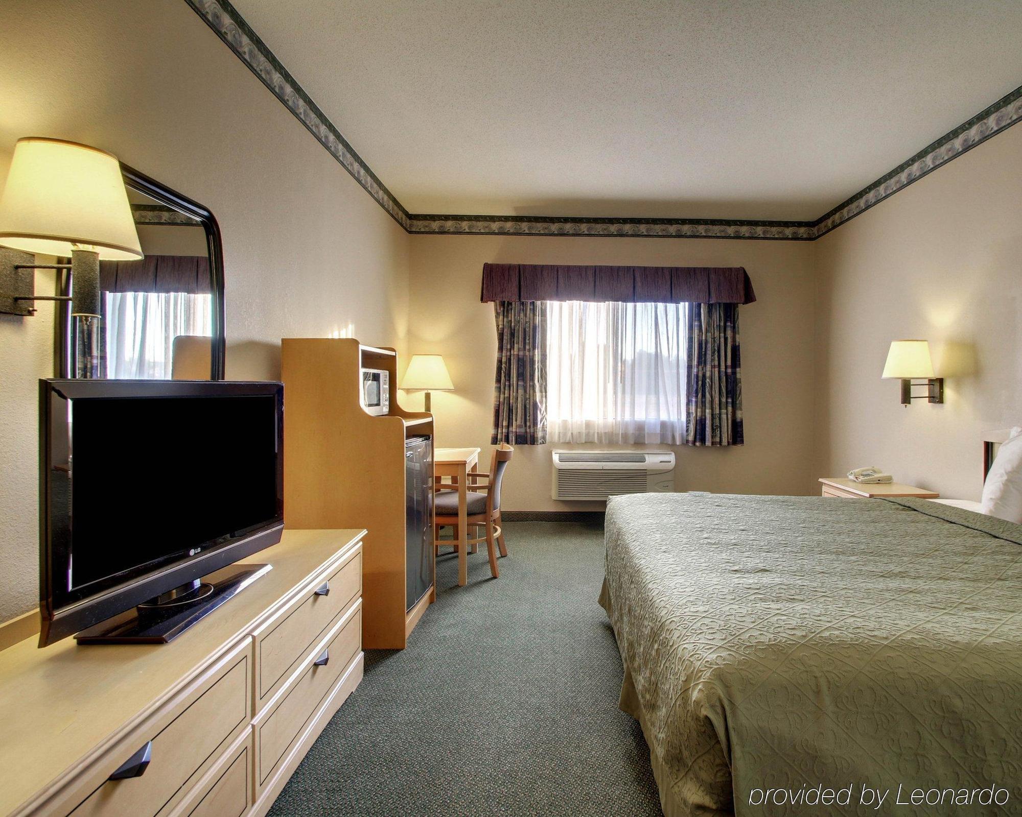 Quality Inn & Suites Pearl-Jackson Luaran gambar