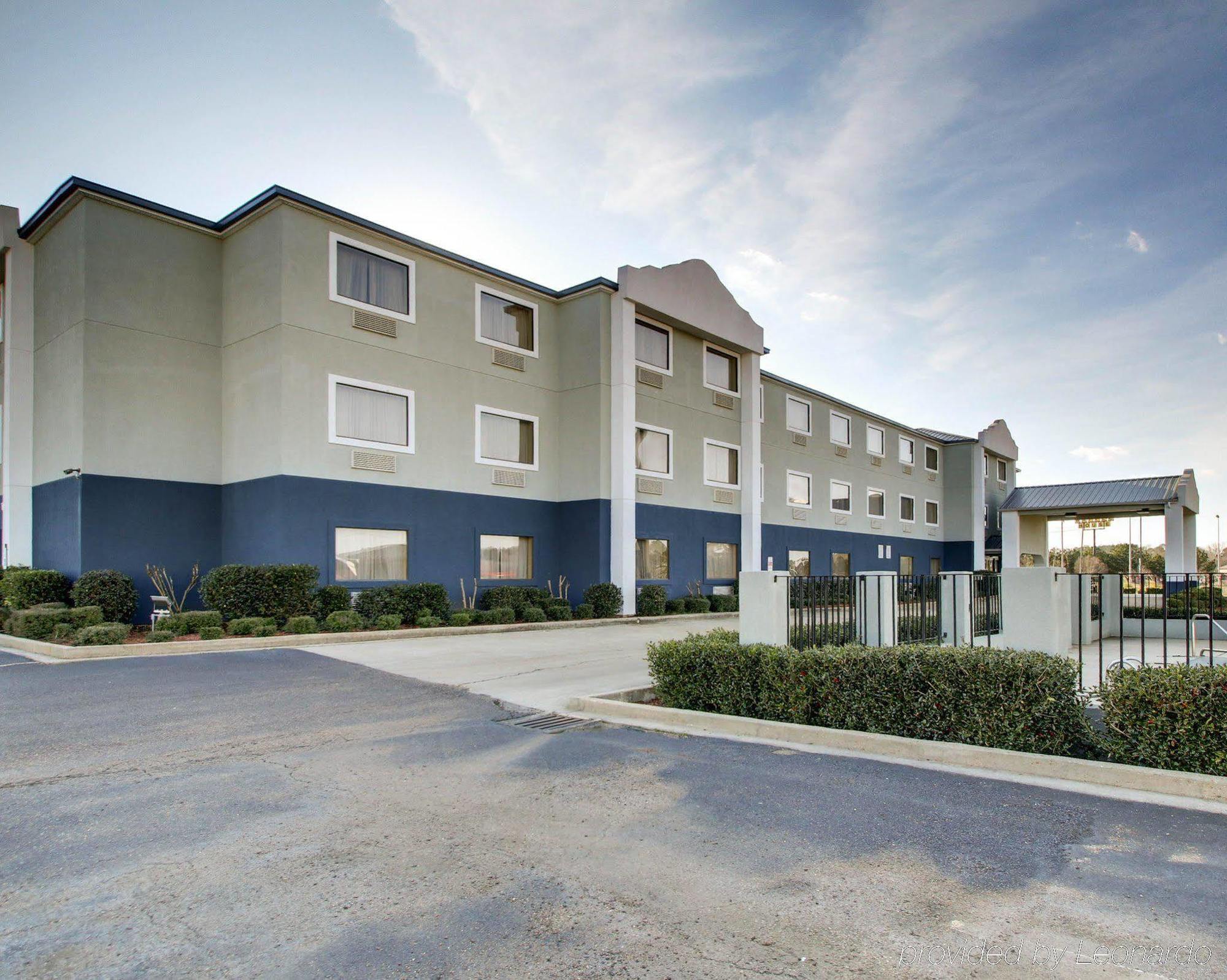 Quality Inn & Suites Pearl-Jackson Luaran gambar