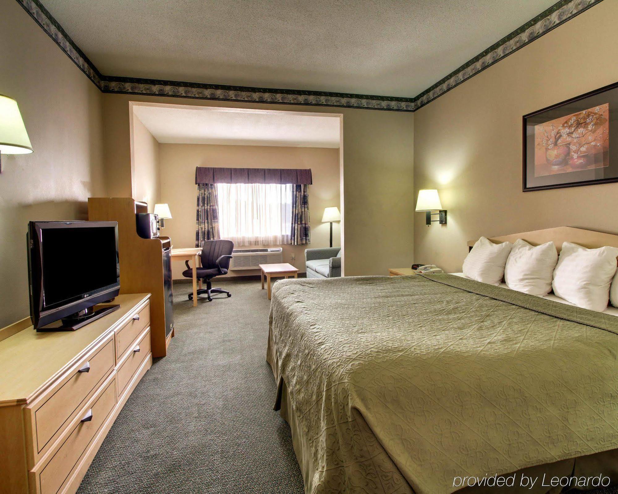 Quality Inn & Suites Pearl-Jackson Luaran gambar